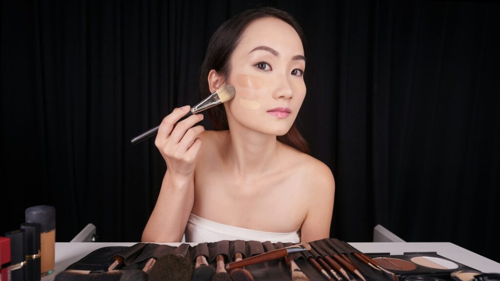 Applying liquid foundation